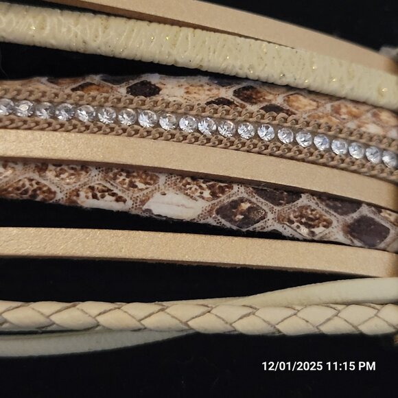 Western Blazin Roxx Accent Silvertone Feather Bracelet 9 Strands Magnetic Close - Picture 6 of 7